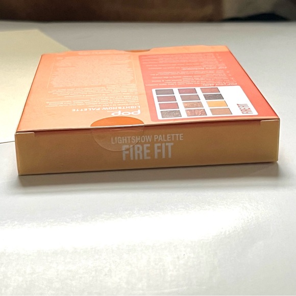🏷️ fire fit set of 12 eye shadow palette set - Picture 16 of 17